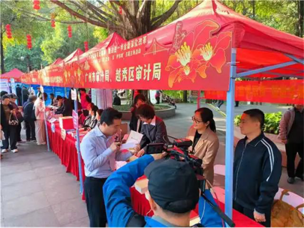 欧博体育网址审计机关开展宪法宣传周主题宣传活动（二）(图7)