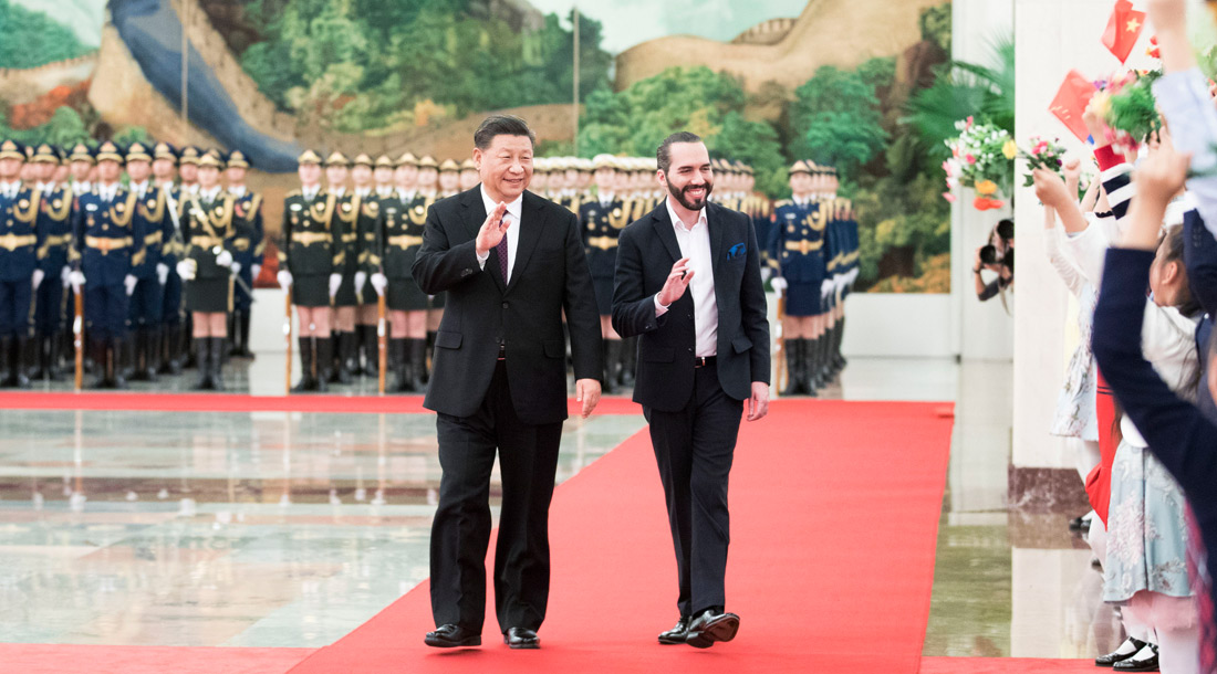 习近平同萨尔瓦多总统布克尔会谈