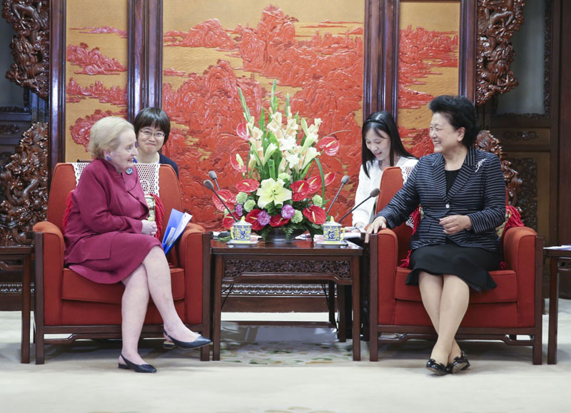 6月15日，国务院副总理刘延东在北京中南海紫光阁会见来访的美国前国务卿奥尔布赖特。