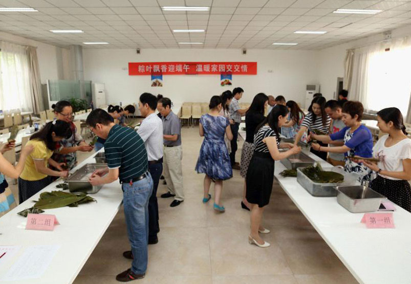 河南审计厅举办端午节包粽子竞赛活动