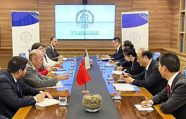 Hou Kai meets with Comptroller General of Chi...