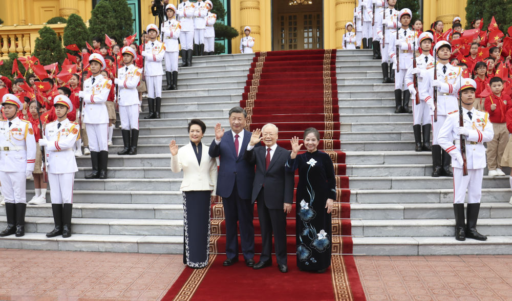 习近平同越共中央总书记阮富仲举行会谈