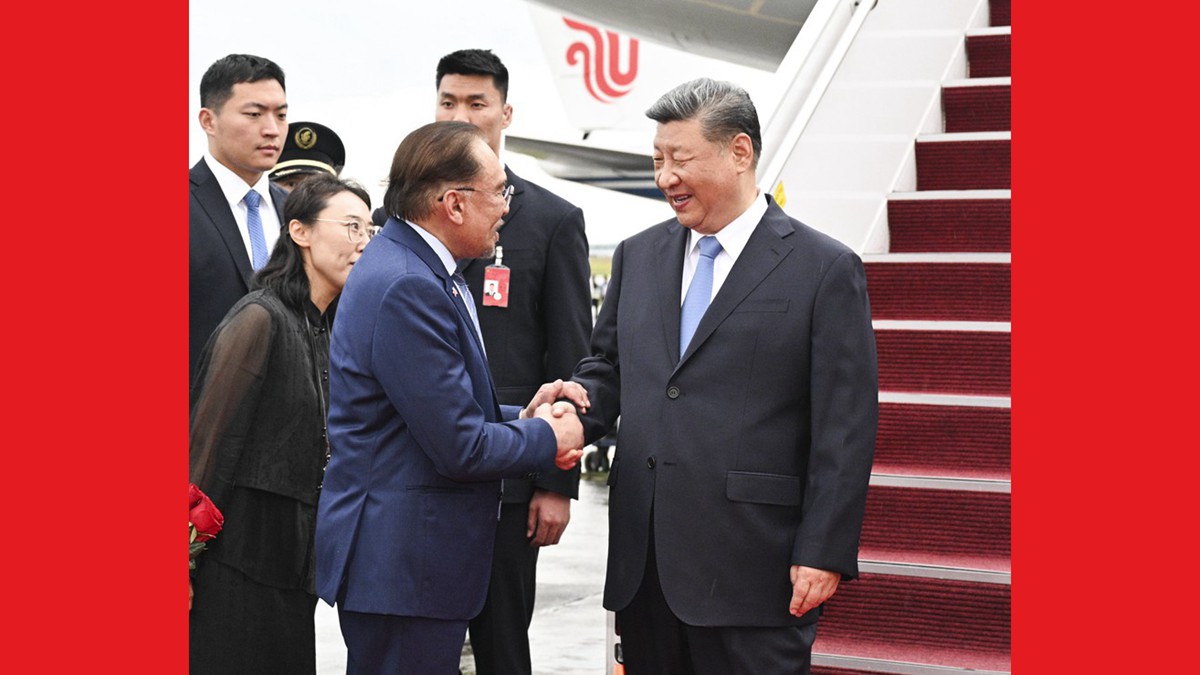 习近平抵达吉隆坡对马来西亚进行国事访问