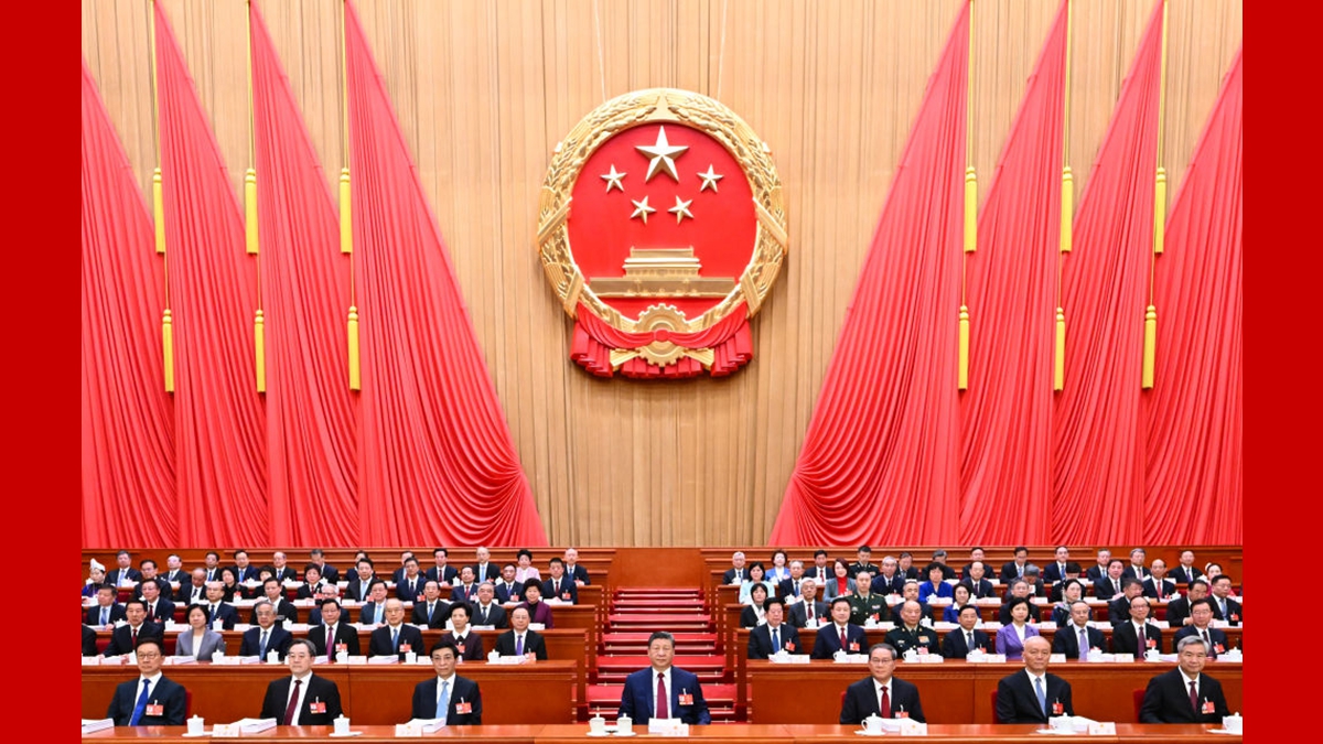 十四届全国人大四次会议在京开幕 习近平等在主席台就座