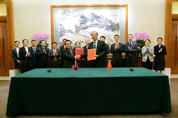 侯凯会见老挝审计署审计长特帕占