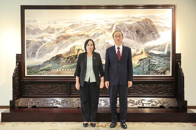 侯凯会见古巴审计署审计长马尔班