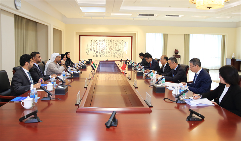 侯凯会见阿联酋审计署审计长阿布希布斯