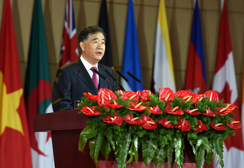 6月12日,中国国务院副总理汪洋在昆明出席第四届中国-南亚博览会开幕式并发表主旨演讲。 6月12日,中国国务院副总理汪洋在昆明出席第四届中国-南亚博览会开幕式并发表主旨演讲。