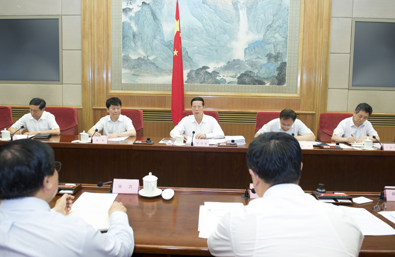 7月6日,中共中央政治局常委、国务院副总理张高丽在北京主持召开会议,对2016年第一批中央环境保护督察工作进行部署。 7月6日,中共中央政治局常委、国务院副总理张高丽在北京主持召开会议,对2016年第一批中央环境保护督察工作进行部署。
