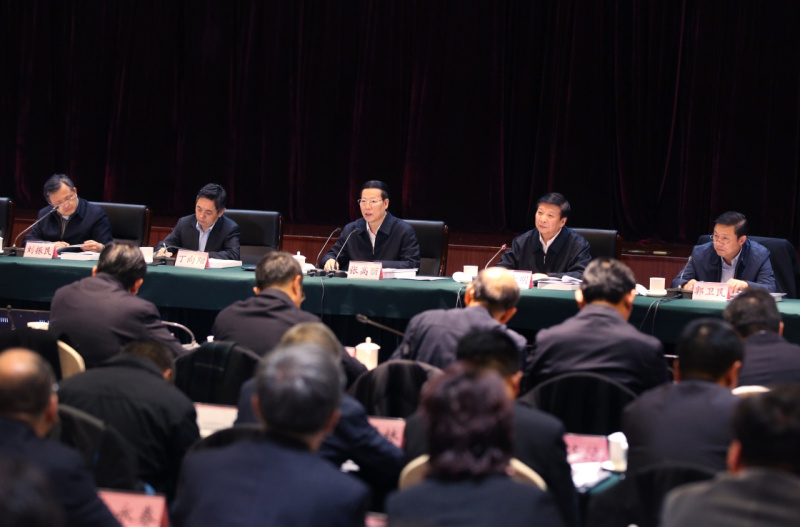 11月22日,中共中央政治局常委、国务院副总理张高丽在北京主持召开全国地理国情普查领导小组全体会议并讲话。